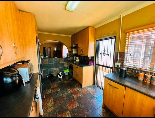 3 BEDROOM HOUSE FOR SALE IN KLOPPERPARK